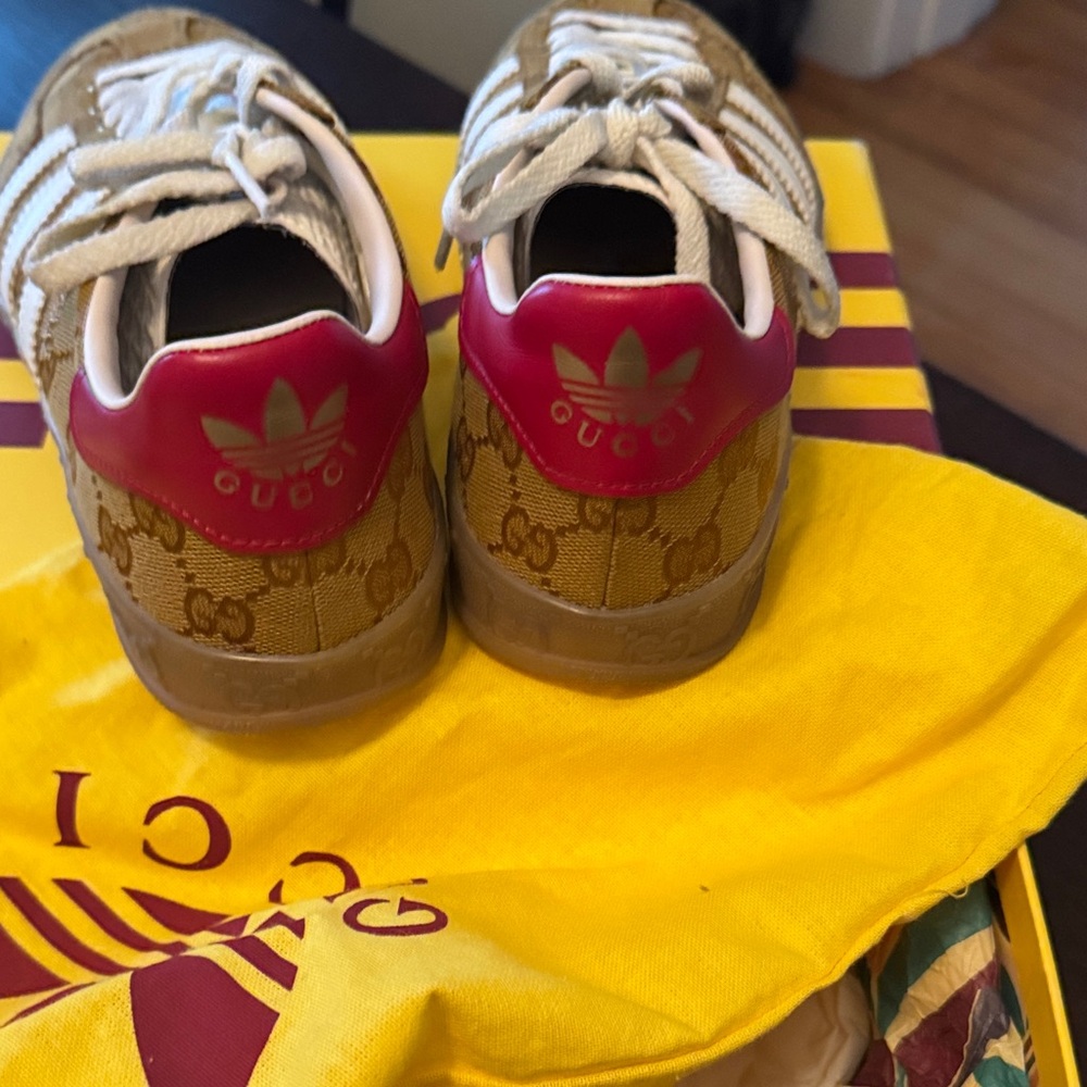 Gucci Tan Sneakers with White Accents - Picture 3 of 6